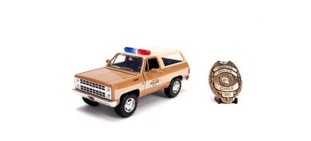 STRANGER THINGS - 80 BLAZER W/BADGE | CARSNGO.FR