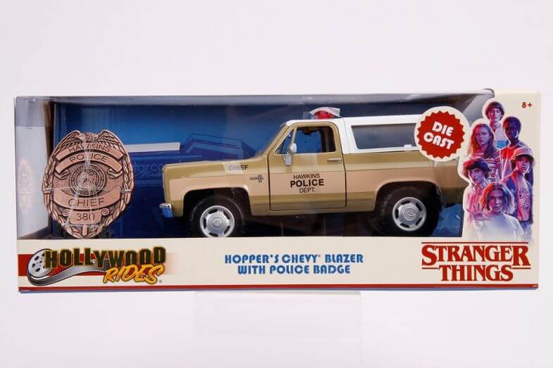 STRANGER THINGS - 80 BLAZER W/BADGE | CARSNGO.FR 2
